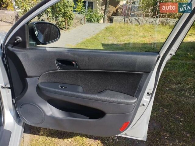 Серый Хендай i30, объемом двигателя 1.4 л и пробегом 188 тыс. км за 6000 $, фото 1 на Automoto.ua