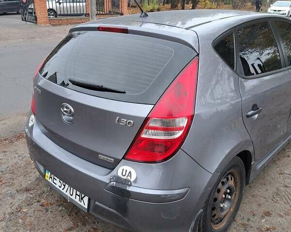 Серый Хендай i30, объемом двигателя 1.58 л и пробегом 152 тыс. км за 5400 $, фото 13 на Automoto.ua