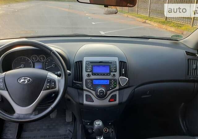 Серый Хендай i30, объемом двигателя 1.4 л и пробегом 213 тыс. км за 6500 $, фото 12 на Automoto.ua