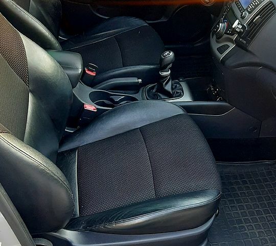 Сірий Хендай i30, об'ємом двигуна 1.4 л та пробігом 227 тис. км за 6300 $, фото 11 на Automoto.ua