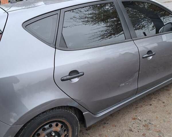 Серый Хендай i30, объемом двигателя 1.58 л и пробегом 152 тыс. км за 5400 $, фото 16 на Automoto.ua