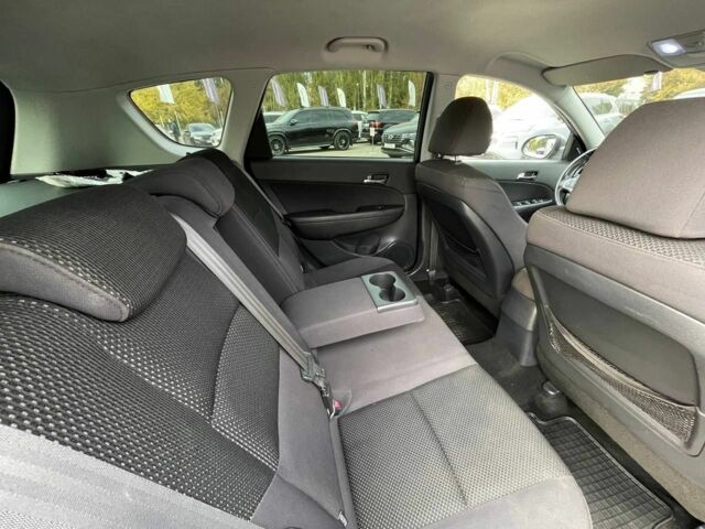Хендай i30 2011 в Кривом Роге на Automoto.ua Серый Хендай i30, объемом двигателя 1.6 л и пробегом 226 тыс. км за 7500 $, фото 17 на Automoto.ua