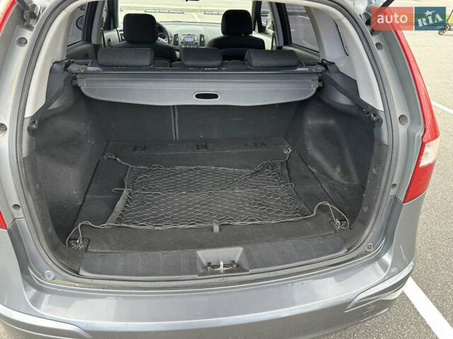 Сірий Хендай i30, об'ємом двигуна 1.59 л та пробігом 157 тис. км за 6000 $, фото 10 на Automoto.ua