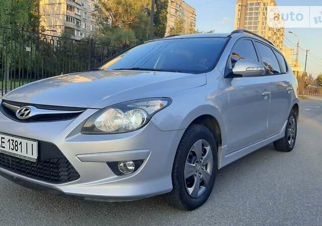 Серый Хендай i30, объемом двигателя 1.4 л и пробегом 213 тыс. км за 6500 $, фото 4 на Automoto.ua