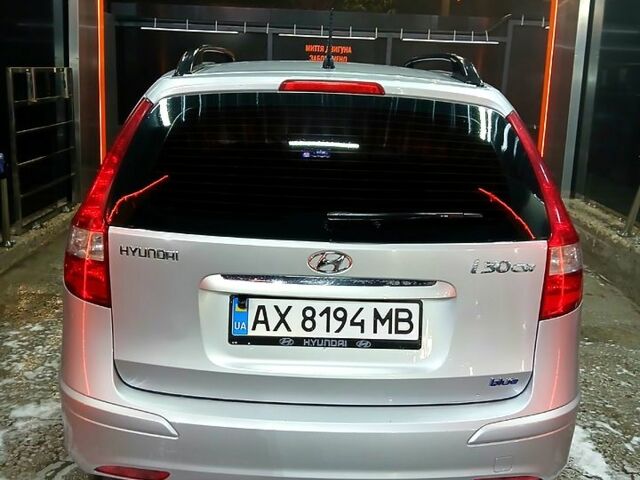 Серый Хендай i30, объемом двигателя 1.4 л и пробегом 218 тыс. км за 7000 $, фото 5 на Automoto.ua