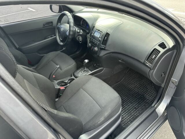 Сірий Хендай i30, об'ємом двигуна 1.6 л та пробігом 157 тис. км за 6000 $, фото 8 на Automoto.ua