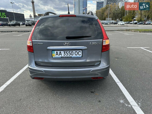 Сірий Хендай i30, об'ємом двигуна 1.59 л та пробігом 157 тис. км за 6000 $, фото 4 на Automoto.ua