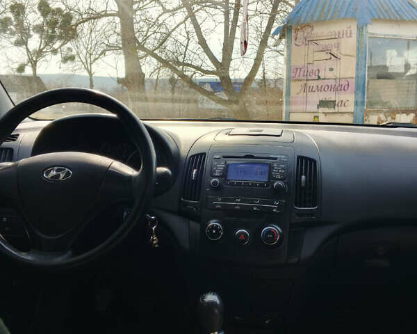 Серый Хендай i30, объемом двигателя 1.6 л и пробегом 233 тыс. км за 7300 $, фото 11 на Automoto.ua