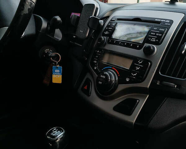 Серый Хендай i30, объемом двигателя 1.58 л и пробегом 348 тыс. км за 6000 $, фото 10 на Automoto.ua