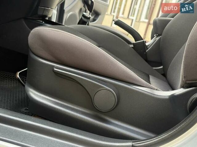 Хендай i30 2012 в Дрогобыче на Automoto.ua Серый Хендай i30, объемом двигателя 1.4 л и пробегом 230 тыс. км за 5650 $, фото 71 на Automoto.ua