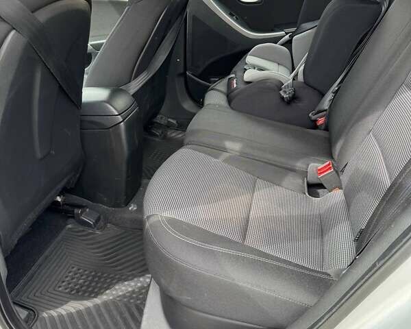 Серый Хендай i30, объемом двигателя 1.6 л и пробегом 149 тыс. км за 8500 $, фото 14 на Automoto.ua