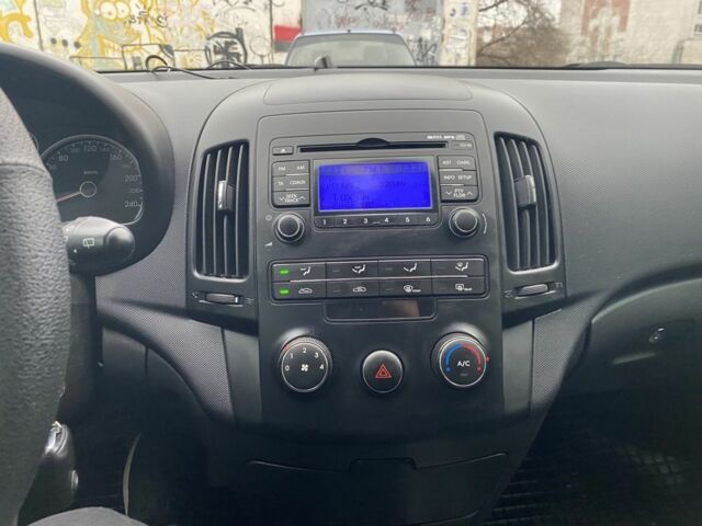 Серый Хендай i30, объемом двигателя 1.6 л и пробегом 87 тыс. км за 8200 $, фото 17 на Automoto.ua