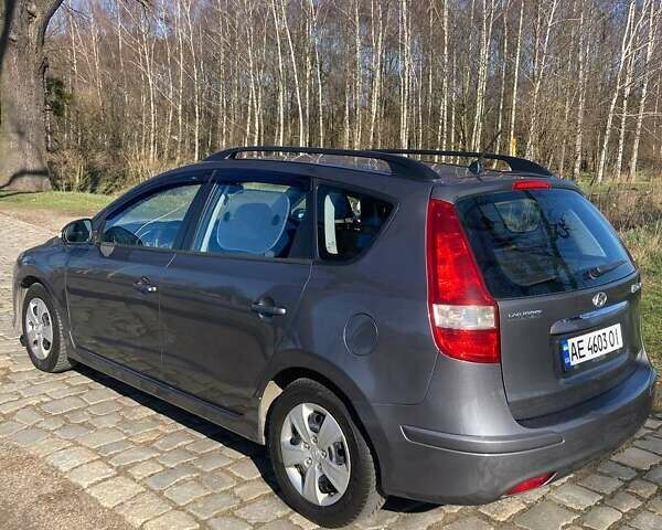 Серый Хендай i30, объемом двигателя 1.6 л и пробегом 145 тыс. км за 7063 $, фото 11 на Automoto.ua