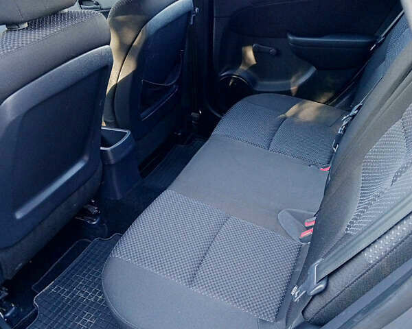 Сірий Хендай i30, об'ємом двигуна 1.4 л та пробігом 167 тис. км за 7400 $, фото 14 на Automoto.ua