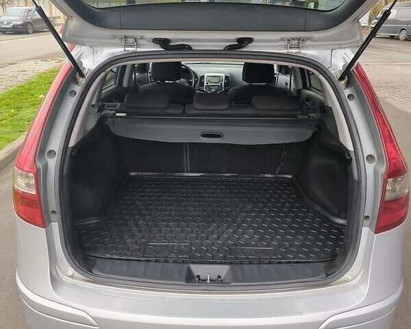 Сірий Хендай i30, об'ємом двигуна 1.58 л та пробігом 200 тис. км за 7150 $, фото 11 на Automoto.ua