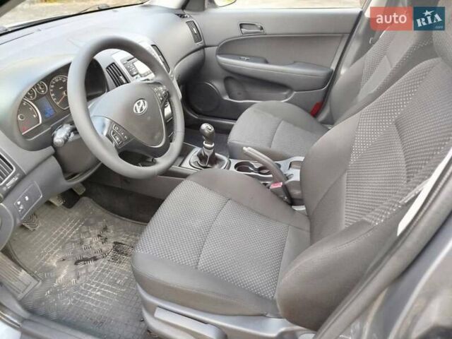 Сірий Хендай i30, об'ємом двигуна 1.4 л та пробігом 166 тис. км за 6350 $, фото 5 на Automoto.ua