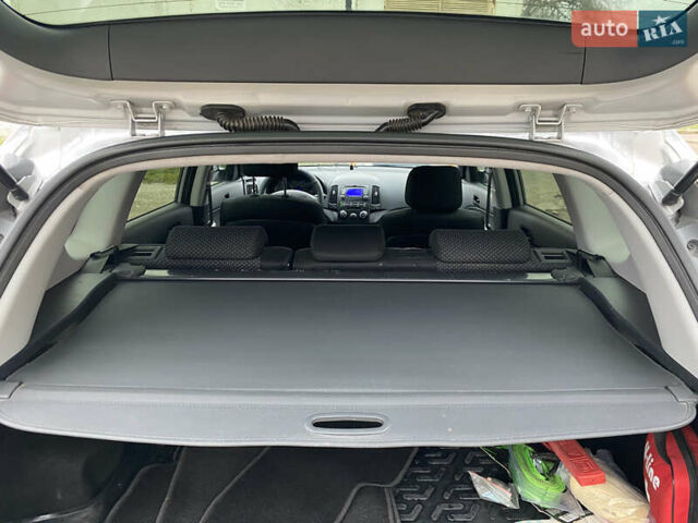 Сірий Хендай i30, об'ємом двигуна 1.6 л та пробігом 87 тис. км за 8200 $, фото 6 на Automoto.ua