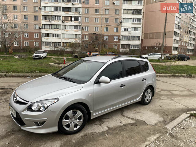 Сірий Хендай i30, об'ємом двигуна 1.6 л та пробігом 87 тис. км за 8200 $, фото 26 на Automoto.ua