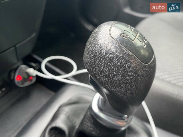 Сірий Хендай i30, об'ємом двигуна 1.6 л та пробігом 87 тис. км за 8200 $, фото 39 на Automoto.ua