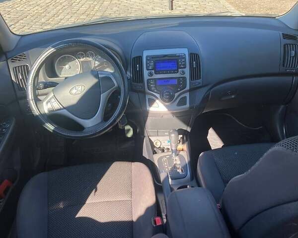 Серый Хендай i30, объемом двигателя 1.6 л и пробегом 145 тыс. км за 7063 $, фото 5 на Automoto.ua