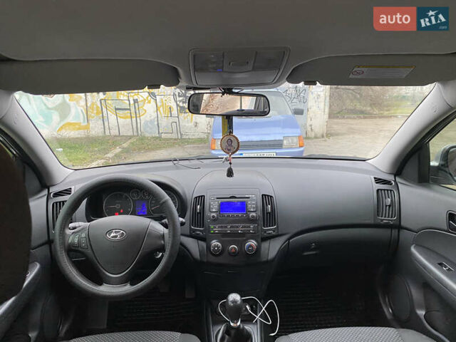 Сірий Хендай i30, об'ємом двигуна 1.6 л та пробігом 87 тис. км за 8200 $, фото 8 на Automoto.ua