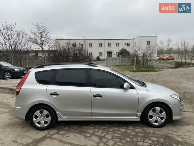 Сірий Хендай i30, об'ємом двигуна 1.6 л та пробігом 87 тис. км за 8200 $, фото 18 на Automoto.ua