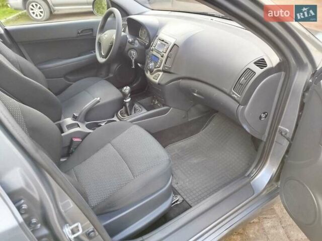 Сірий Хендай i30, об'ємом двигуна 1.4 л та пробігом 166 тис. км за 6350 $, фото 13 на Automoto.ua