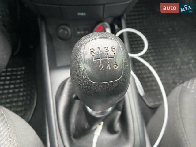 Сірий Хендай i30, об'ємом двигуна 1.6 л та пробігом 87 тис. км за 8200 $, фото 40 на Automoto.ua