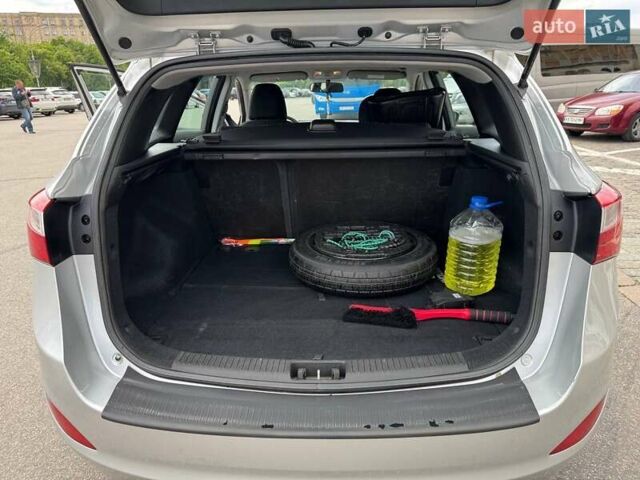 Серый Хендай i30, объемом двигателя 1.6 л и пробегом 149 тыс. км за 8500 $, фото 15 на Automoto.ua
