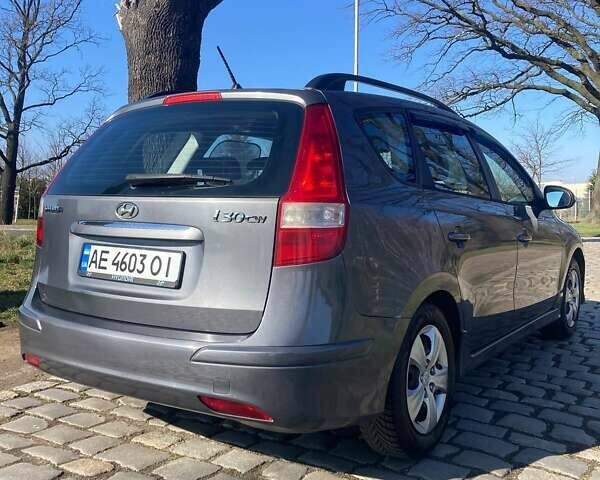 Серый Хендай i30, объемом двигателя 1.6 л и пробегом 145 тыс. км за 7063 $, фото 3 на Automoto.ua
