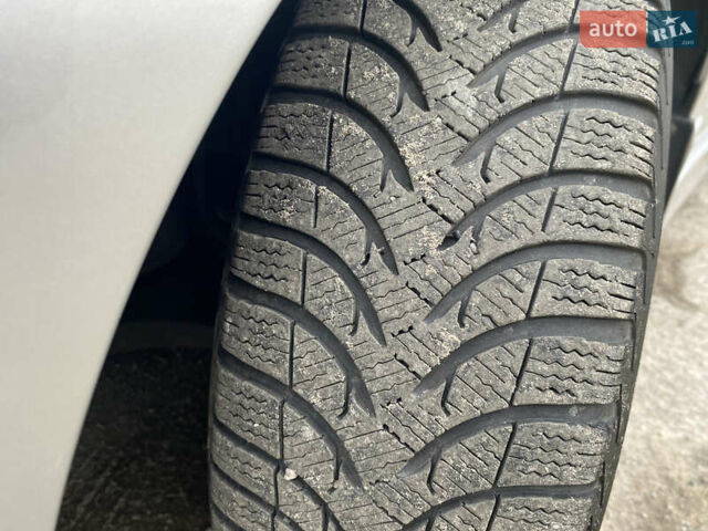 Сірий Хендай i30, об'ємом двигуна 1.6 л та пробігом 87 тис. км за 8200 $, фото 4 на Automoto.ua