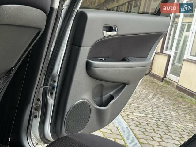 Хендай i30 2012 в Дрогобыче на Automoto.ua Серый Хендай i30, объемом двигателя 1.4 л и пробегом 230 тыс. км за 5650 $, фото 46 на Automoto.ua