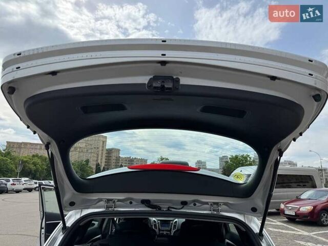 Серый Хендай i30, объемом двигателя 1.6 л и пробегом 149 тыс. км за 8500 $, фото 16 на Automoto.ua