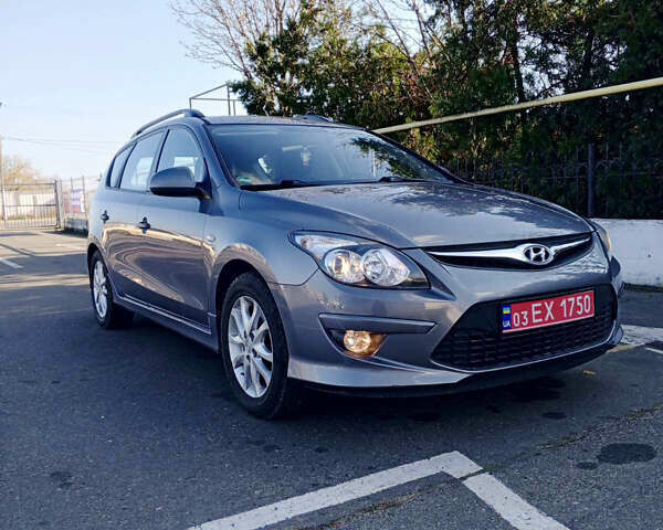 Сірий Хендай i30, об'ємом двигуна 1.4 л та пробігом 167 тис. км за 7400 $, фото 4 на Automoto.ua