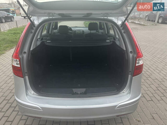 Серый Хендай i30, объемом двигателя 1.4 л и пробегом 220 тыс. км за 6450 $, фото 24 на Automoto.ua