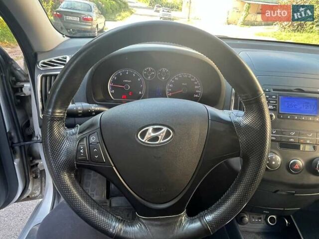 Сірий Хендай i30, об'ємом двигуна 0 л та пробігом 172 тис. км за 6400 $, фото 4 на Automoto.ua
