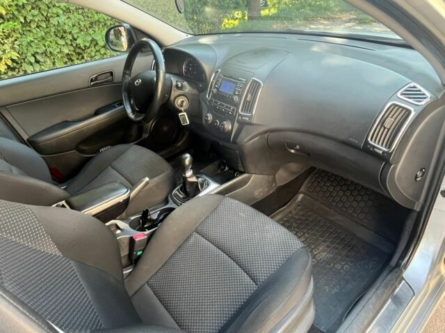 Сірий Хендай i30, об'ємом двигуна 0 л та пробігом 172 тис. км за 6400 $, фото 9 на Automoto.ua