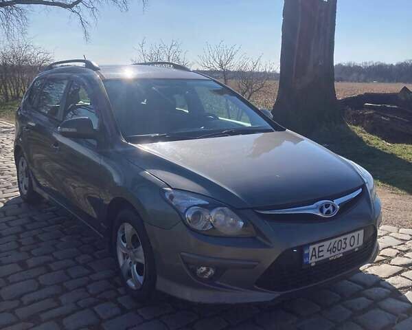 Серый Хендай i30, объемом двигателя 1.6 л и пробегом 145 тыс. км за 7063 $, фото 1 на Automoto.ua