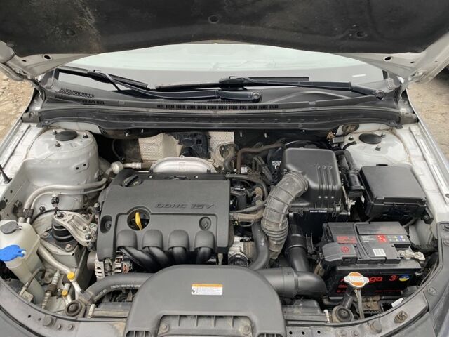 Серый Хендай i30, объемом двигателя 1.6 л и пробегом 87 тыс. км за 8200 $, фото 2 на Automoto.ua