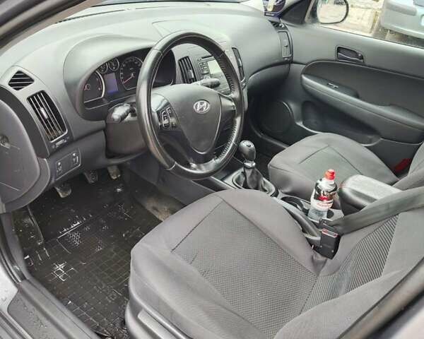 Сірий Хендай i30, об'ємом двигуна 1.58 л та пробігом 320 тис. км за 5800 $, фото 9 на Automoto.ua