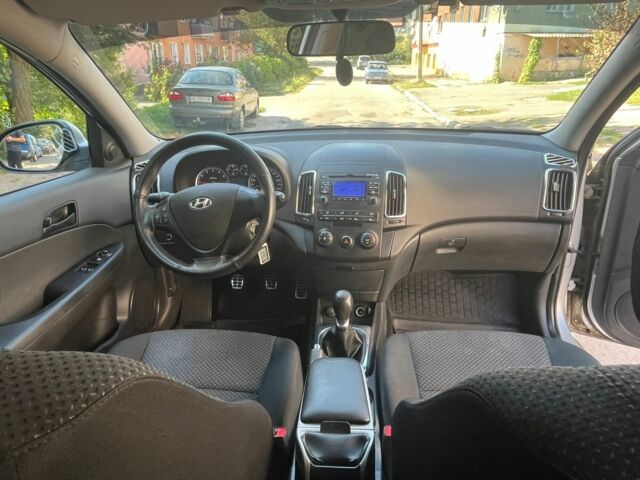 Сірий Хендай i30, об'ємом двигуна 0 л та пробігом 172 тис. км за 6400 $, фото 8 на Automoto.ua