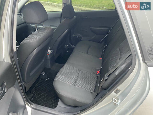 Сірий Хендай i30, об'ємом двигуна 1.6 л та пробігом 87 тис. км за 8200 $, фото 28 на Automoto.ua