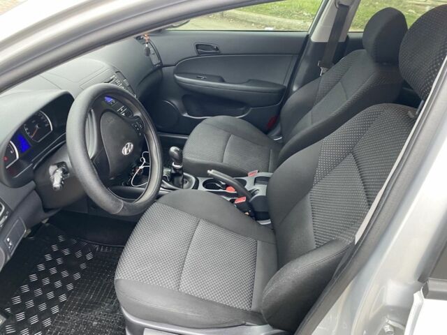 Серый Хендай i30, объемом двигателя 1.6 л и пробегом 87 тыс. км за 8200 $, фото 10 на Automoto.ua