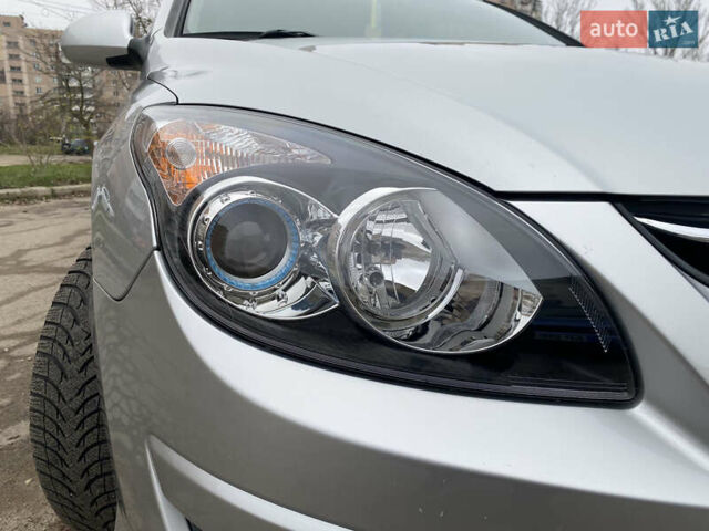 Сірий Хендай i30, об'ємом двигуна 1.6 л та пробігом 87 тис. км за 8200 $, фото 10 на Automoto.ua