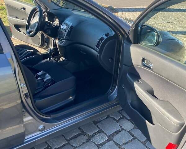 Серый Хендай i30, объемом двигателя 1.6 л и пробегом 145 тыс. км за 7063 $, фото 12 на Automoto.ua