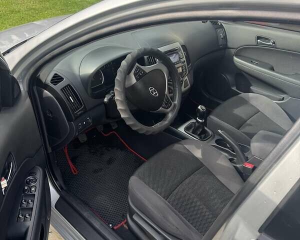 Серый Хендай i30, объемом двигателя 1.59 л и пробегом 304 тыс. км за 6200 $, фото 6 на Automoto.ua