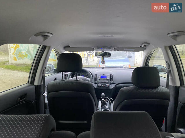 Сірий Хендай i30, об'ємом двигуна 1.6 л та пробігом 87 тис. км за 8200 $, фото 7 на Automoto.ua