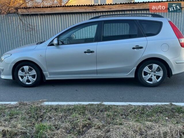 Серый Хендай i30, объемом двигателя 1.4 л и пробегом 250 тыс. км за 6150 $, фото 6 на Automoto.ua