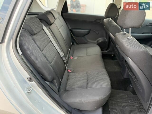 Сірий Хендай i30, об'ємом двигуна 1.4 л та пробігом 220 тис. км за 6399 $, фото 30 на Automoto.ua