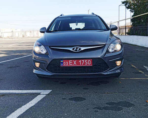 Сірий Хендай i30, об'ємом двигуна 1.4 л та пробігом 167 тис. км за 7400 $, фото 3 на Automoto.ua